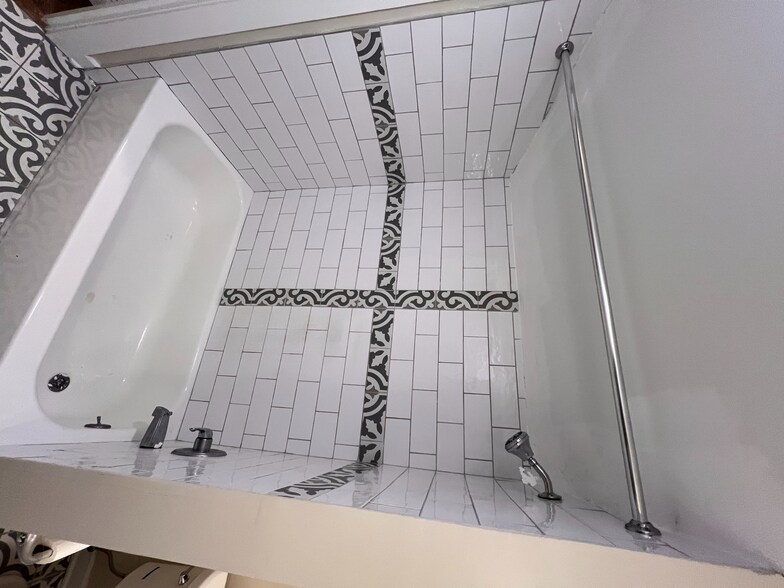 Building Photo - 1152 W High St