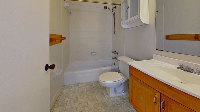 Building Photo - Spacious 3Bed/2Bath Condo in Colonial Point!