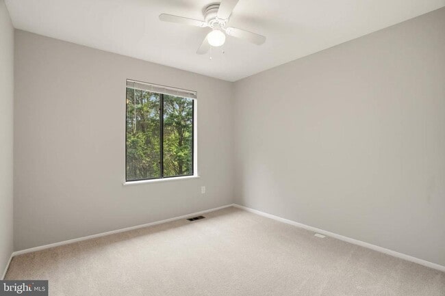 Building Photo - 1382 Almond Dr