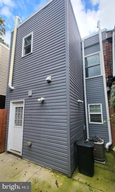 Building Photo - 1728 N Stillman St