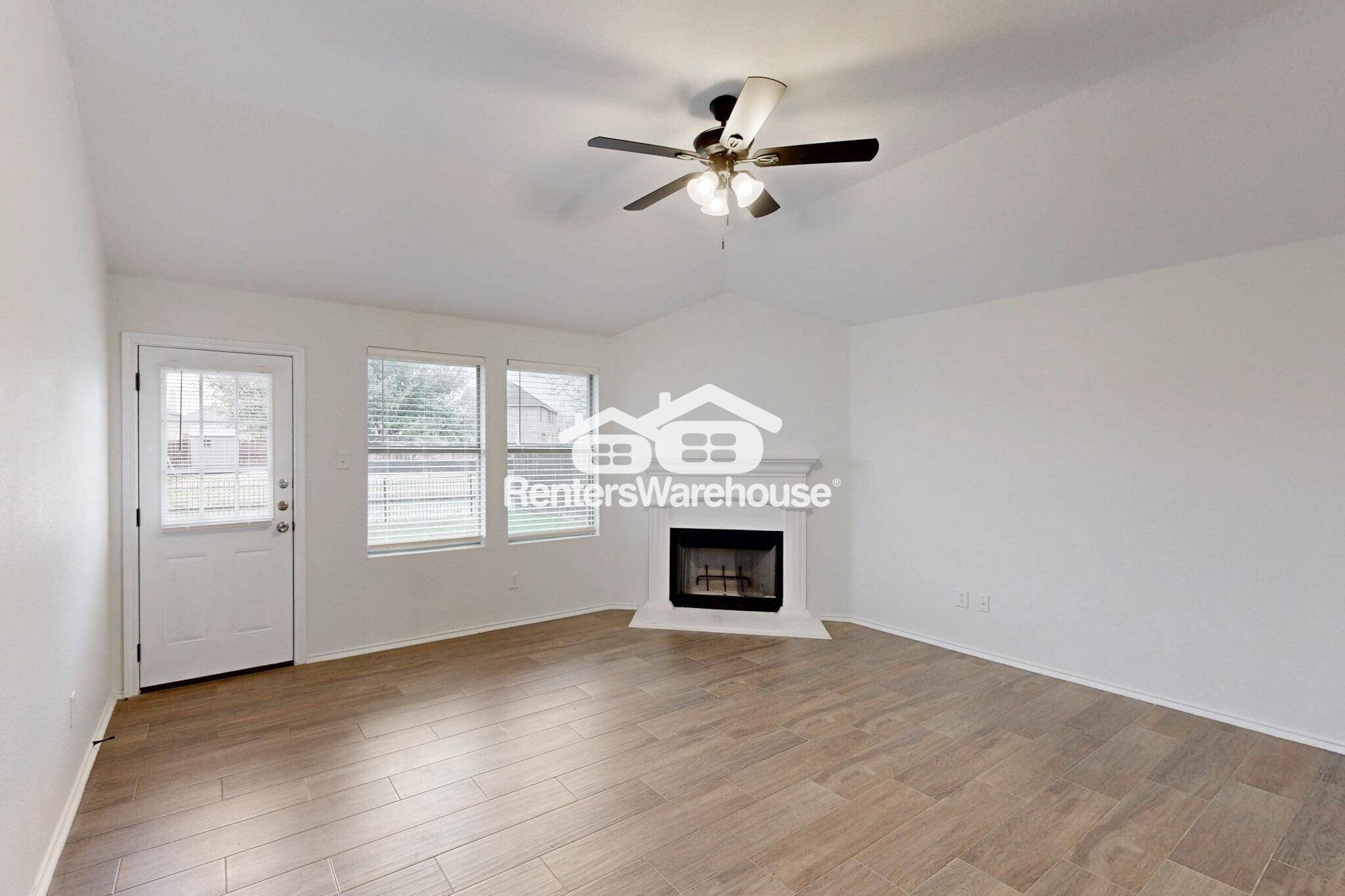 Building Photo - 1096 Oakbrook St