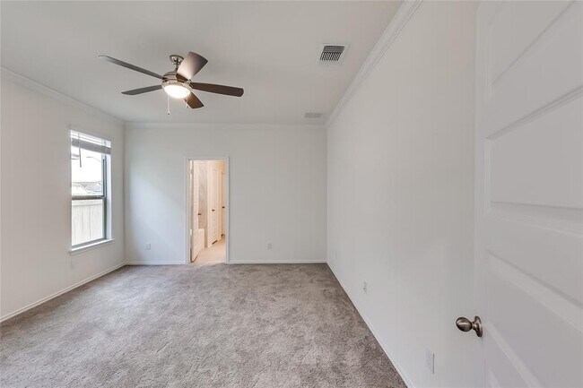 Building Photo - 105 Clematis Ct