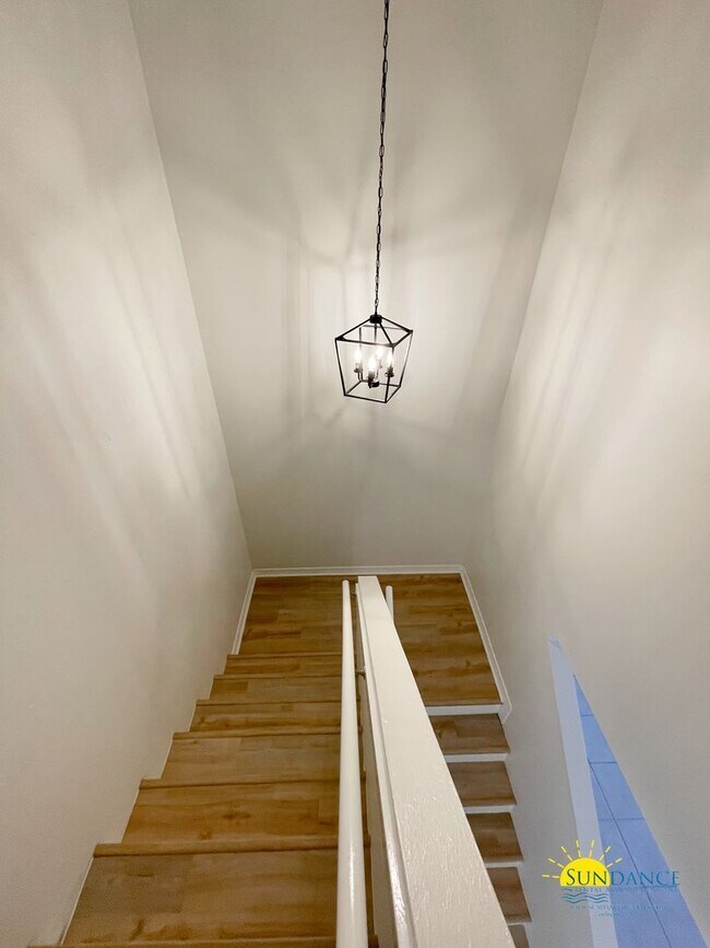 Building Photo - Newly Renovated 2BR Townhouse in Fort Walt...