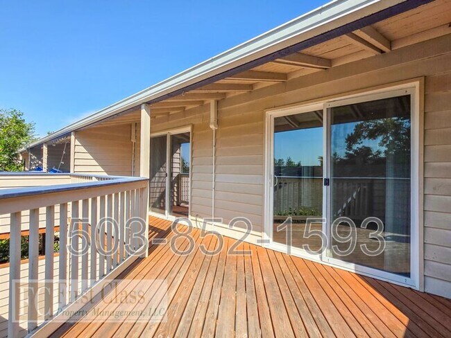 Building Photo - 8500 SW Canyon Dr