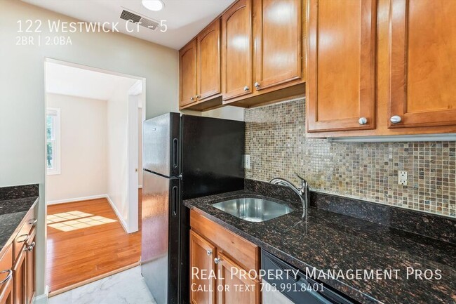 Building Photo - 122 Westwick Ct