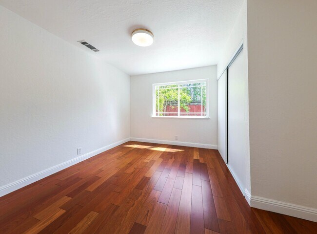 Building Photo - 3104 San Andreas Dr