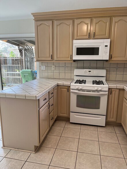 Building Photo - 22008 Lemarsh St