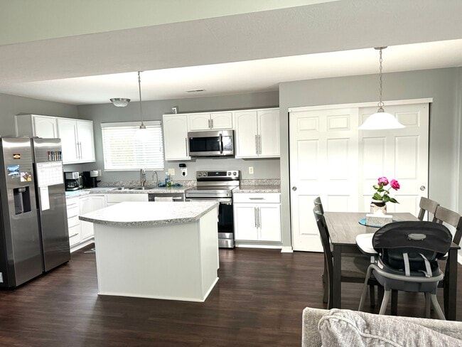 Kitchen - 4946 Grimm Dr