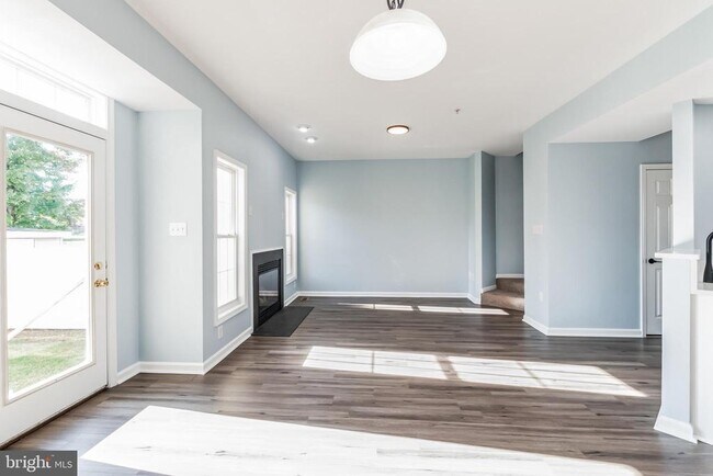 Building Photo - 10329 Bridle Ct