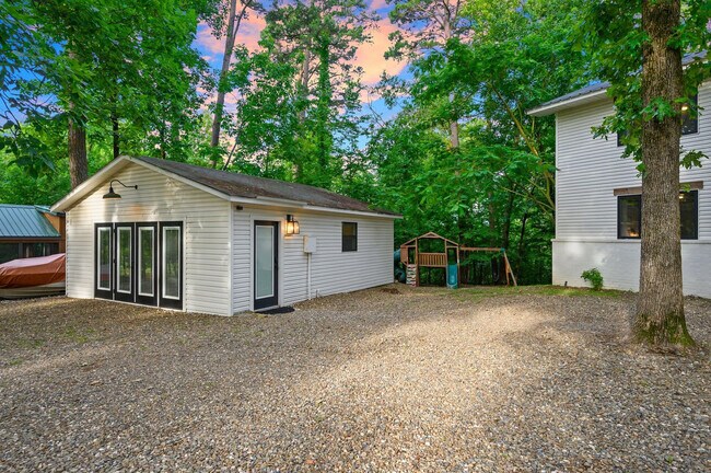 Building Photo - 47 White Pne Rd