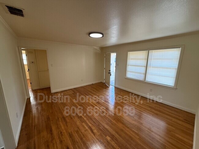Building Photo - 2116 39th St
