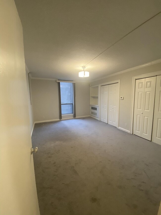 Building Photo - 77 Pond Ave