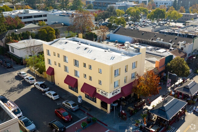 Context - 411 California Ave