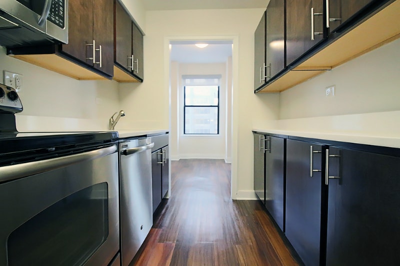 Building Photo - 210 E Chestnut St