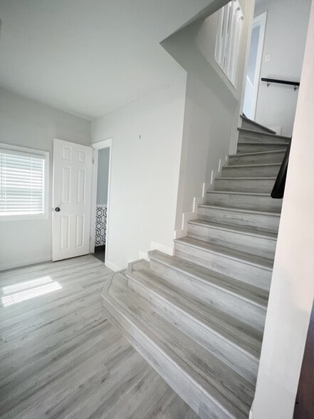 Building Photo - 25612 Lucille Ave