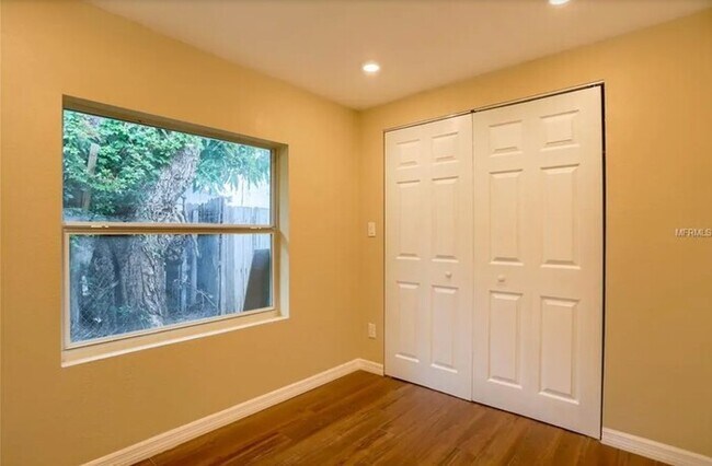 Building Photo - Home For Rent in St Petersburg!