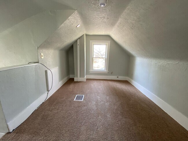 Building Photo - 2342 12th St SW