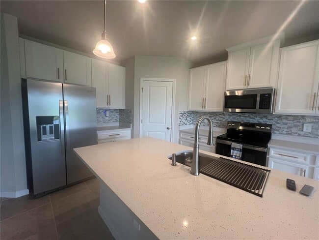 Building Photo - 1717 West Palms Drive
