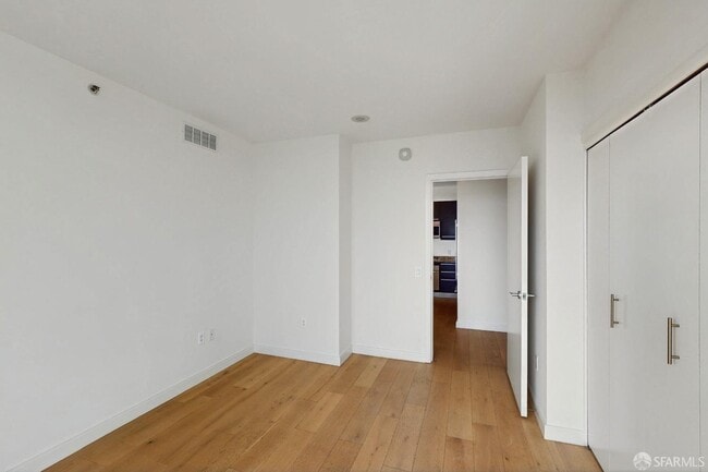 Building Photo - 425 1st St