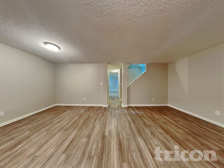 Building Photo - 9737 Aviary Hill Way