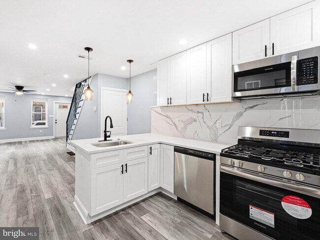 Building Photo - 2075 Bellmore St