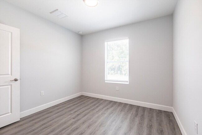 Building Photo - BRAND NEW Construction, 3 bed / 2 bath Ren...