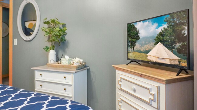 Building Photo - 15955 Bayview Dr NE