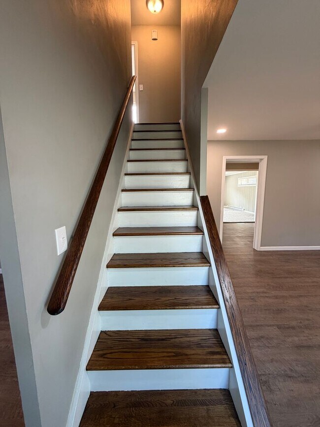 Building Photo - Newly Remodeled 4-bedroom, 1.5-Bath Single-Family Home in Danville, IL.