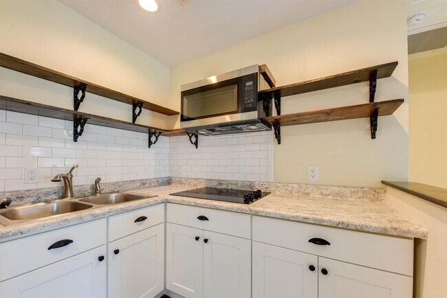 Building Photo - 1500 Dacron Dr
