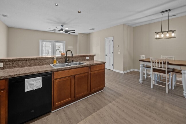 Building Photo - Thoughtfully Designed 4BR Home in The Commons with Open Floor Plan