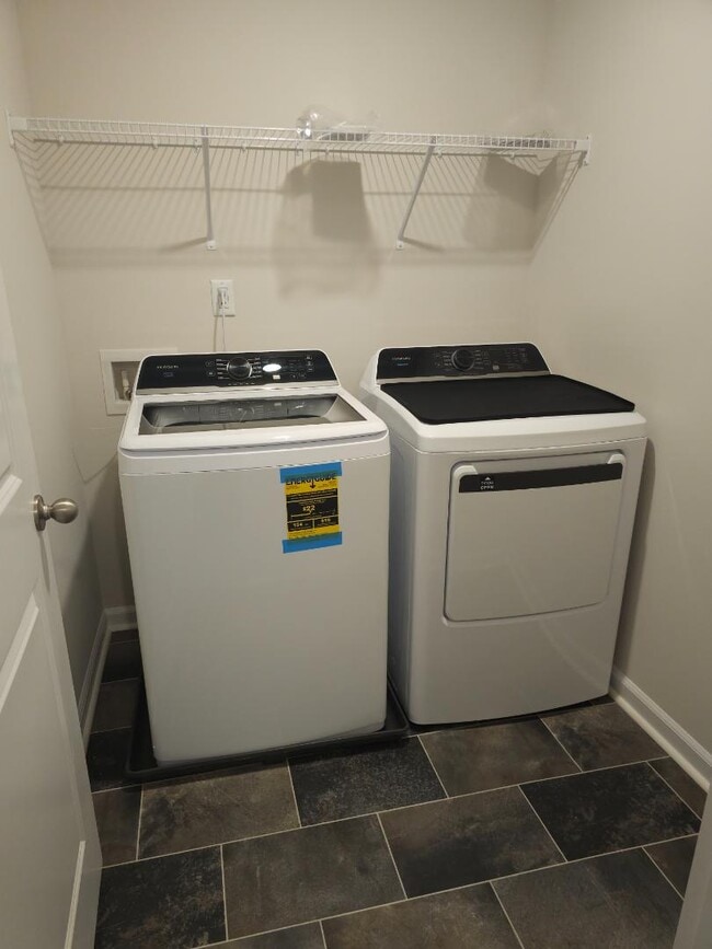 Building Photo - 102 Lowland Dr