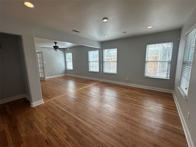 Building Photo - 5513 Avenue F