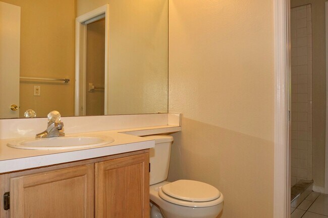 Building Photo - Nice 3 bedroom /2 bath 2 story townhome at Park Place at Meadows Woods in Orlando