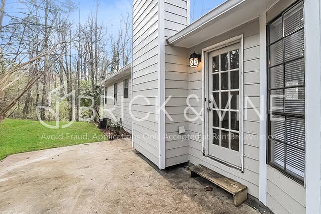 Building Photo - 1041 Alicia Dr
