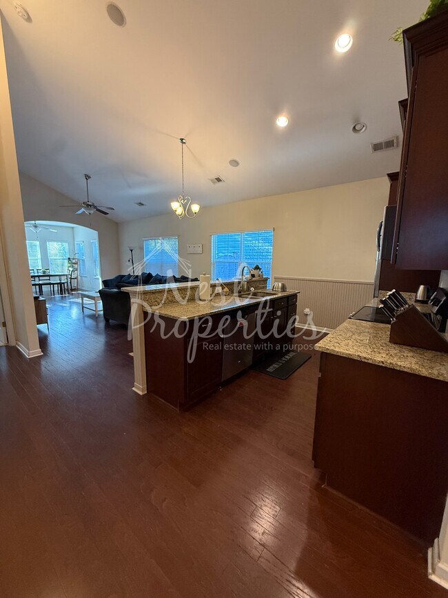 Building Photo - 613 Finnegan Ln