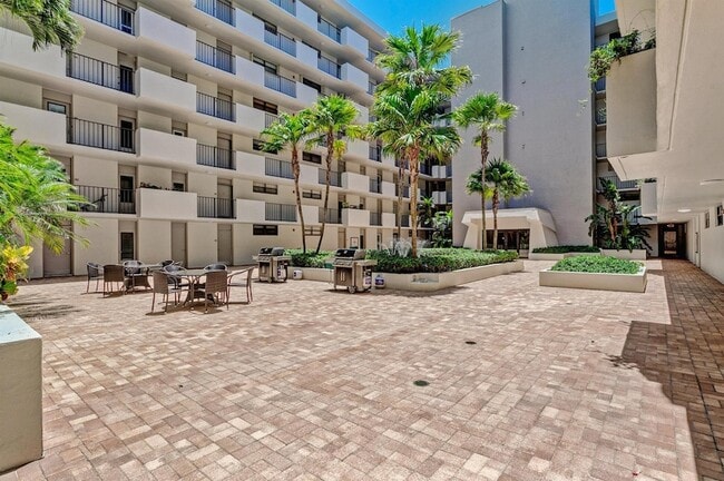 Building Photo - 145 S Ocean Ave