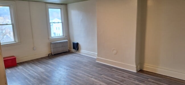 Building Photo - 509 S Main St