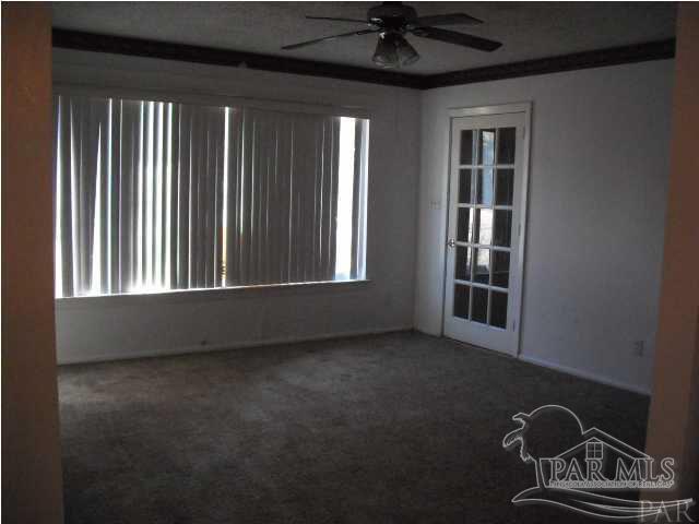 Building Photo - 701 E Montclair Rd