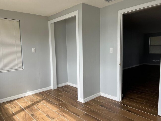 Building Photo - 5046 Victoria Ln