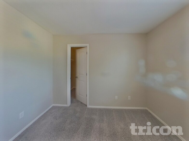 Building Photo - 2728 Sierra Springs Dr