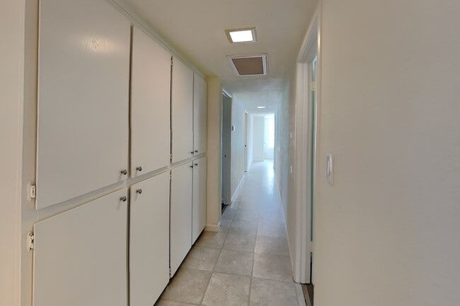 Building Photo - Halfplex with yard in South Land Park