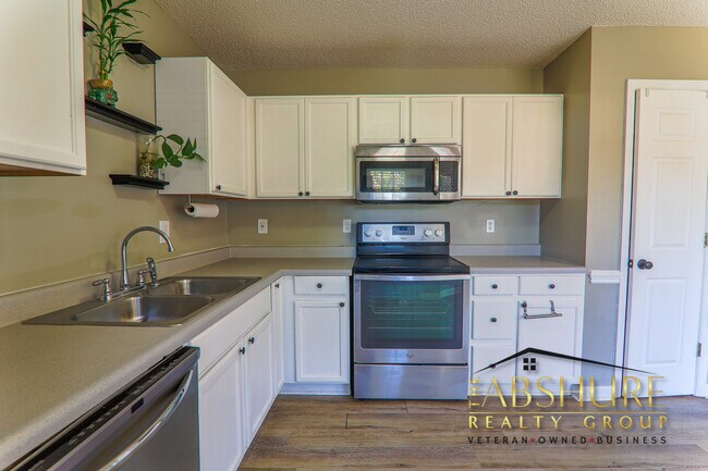 Building Photo - 7604 Lilly Pond Ln