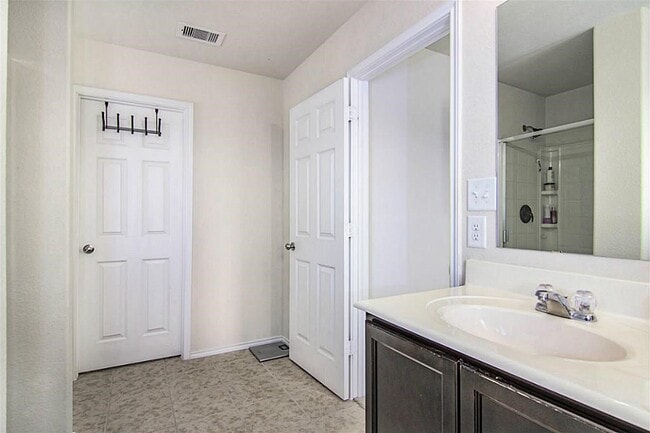 Building Photo - 8102 Yaupon View Dr