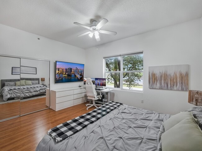 Building Photo - 1610 Presidential Way