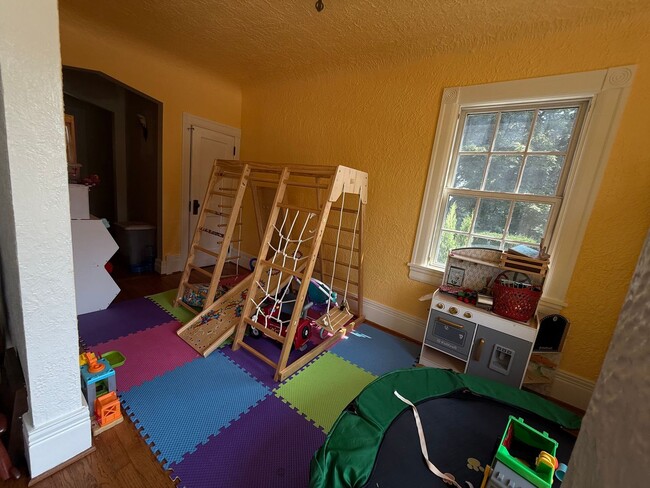 Building Photo - 45800 W Ann Arbor Trail