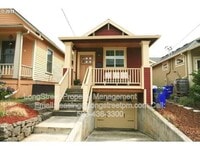 Building Photo - 532 NE Sumner St