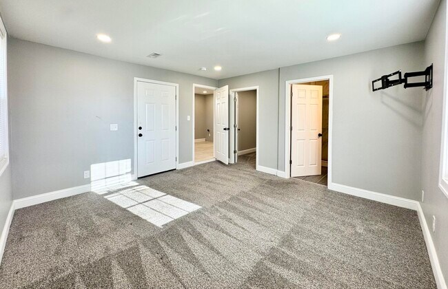 Building Photo - 353 Sherman Ave