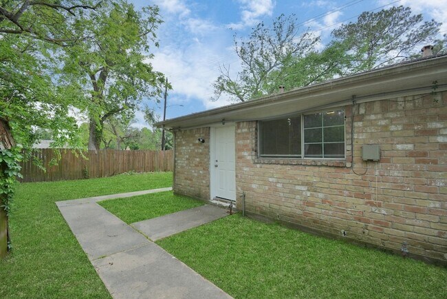 Building Photo - 8622 Elbert St