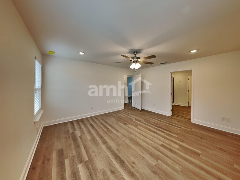 Building Photo - 220 Argea Dr