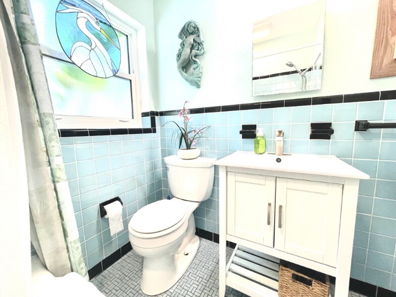 Building Photo - 14902 N Bayshore Dr